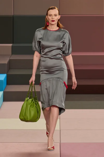 Look 60